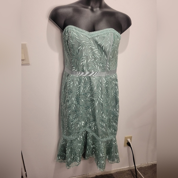 City Chic Size 14 Strapless Embroided Vine Knee Length Green Dress - Picture 1 of 7